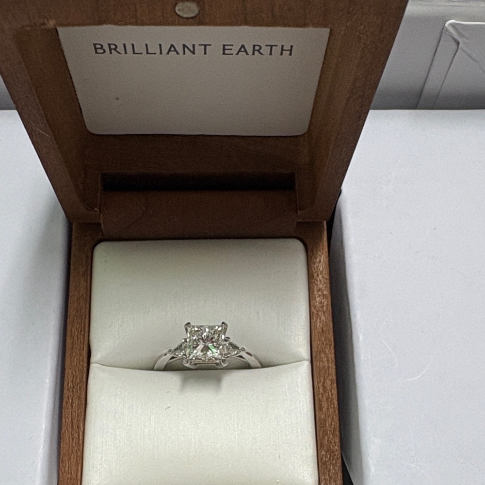 Princess cut diamond engagement ring - Picture 3 of 4